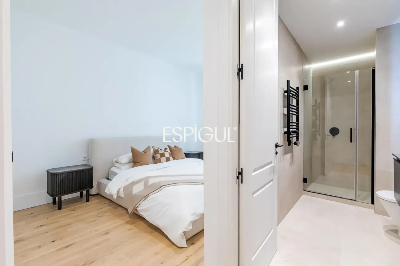 Piso en venta reformado con terraza, garaje y trastero en María de Molina, Lista