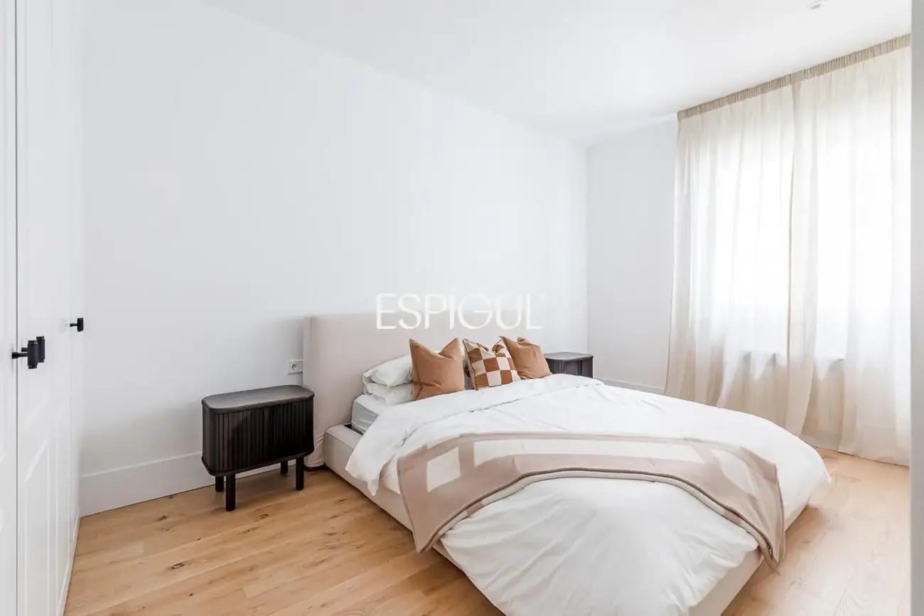 Piso en venta reformado con terraza, garaje y trastero en María de Molina, Lista