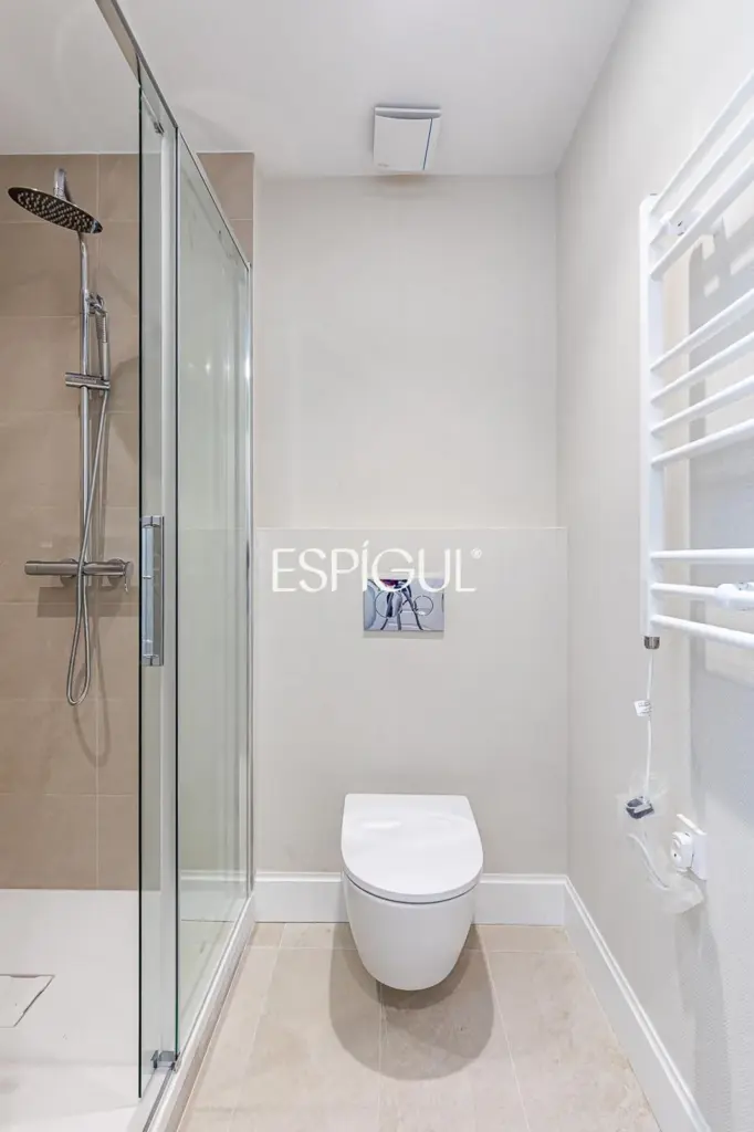 Piso en venta reformado con terraza y garaje en General Martínez Campos, Almagro