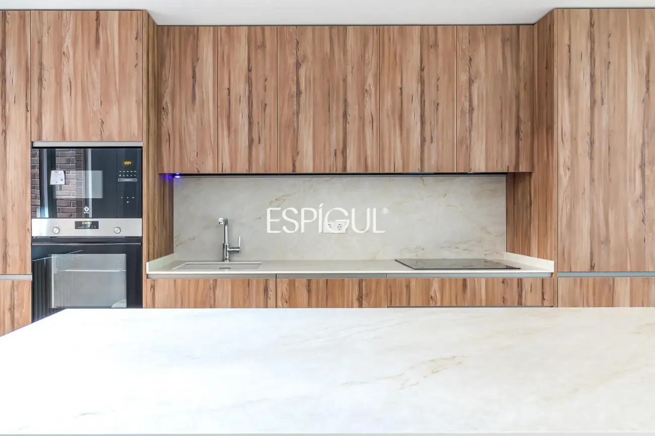 Piso en venta reformado con terraza y garaje en General Martínez Campos, Almagro