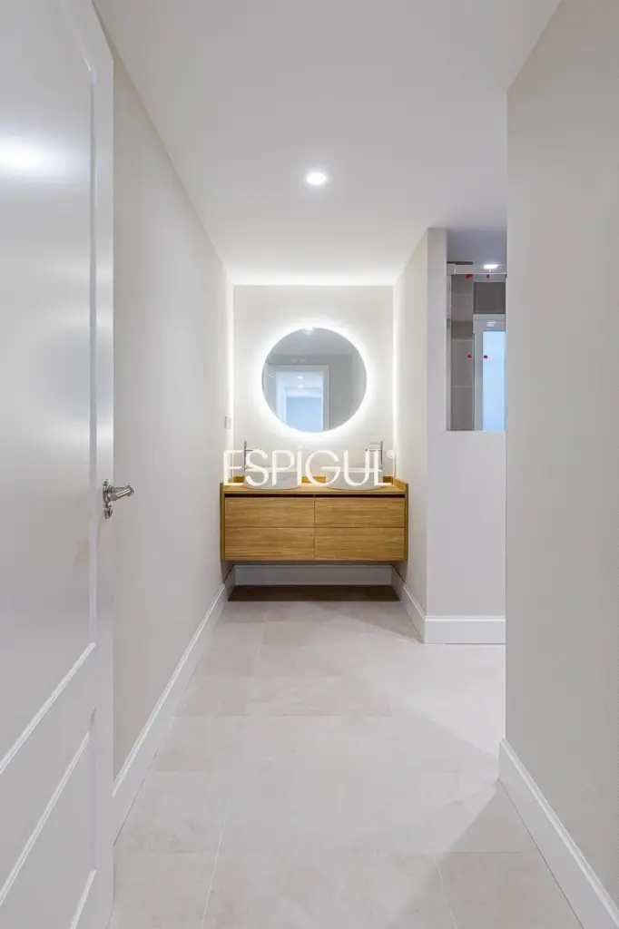 Piso en venta reformado con terraza y garaje en General Martínez Campos, Almagro