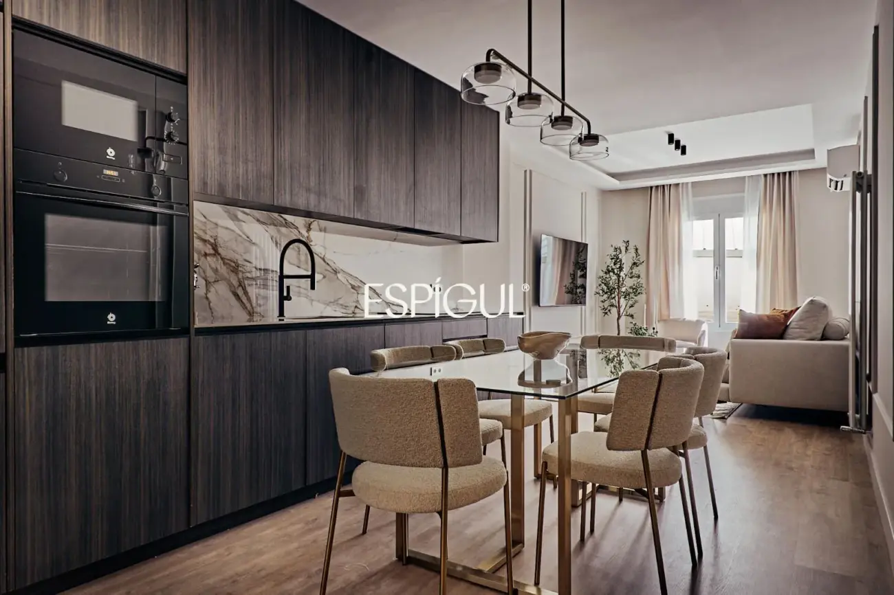 Piso en venta situado en la calle Alcalá, en el barrio de Fuente del Berro