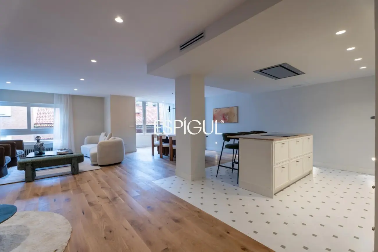 Piso en venta totalmente reformado con garaje y trastero en Castelló, Castellana