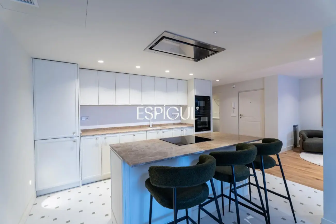 Piso en venta totalmente reformado con garaje y trastero en Castelló, Castellana