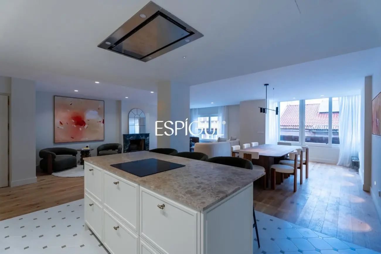 Piso en venta totalmente reformado con garaje y trastero en Castelló, Castellana