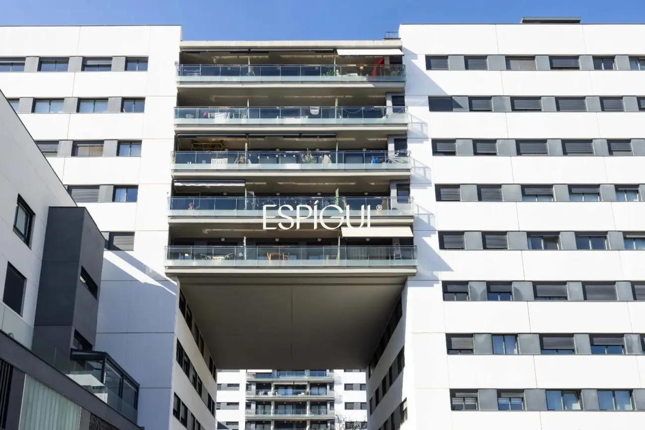 Piso seminuevo de 2 habitaciones y gran terraza con vistas al mar en el Port de Badalona