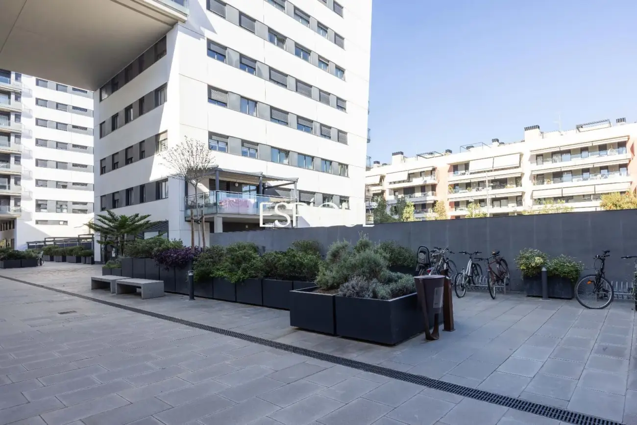Piso seminuevo de 2 habitaciones y gran terraza con vistas al mar en el Port de Badalona