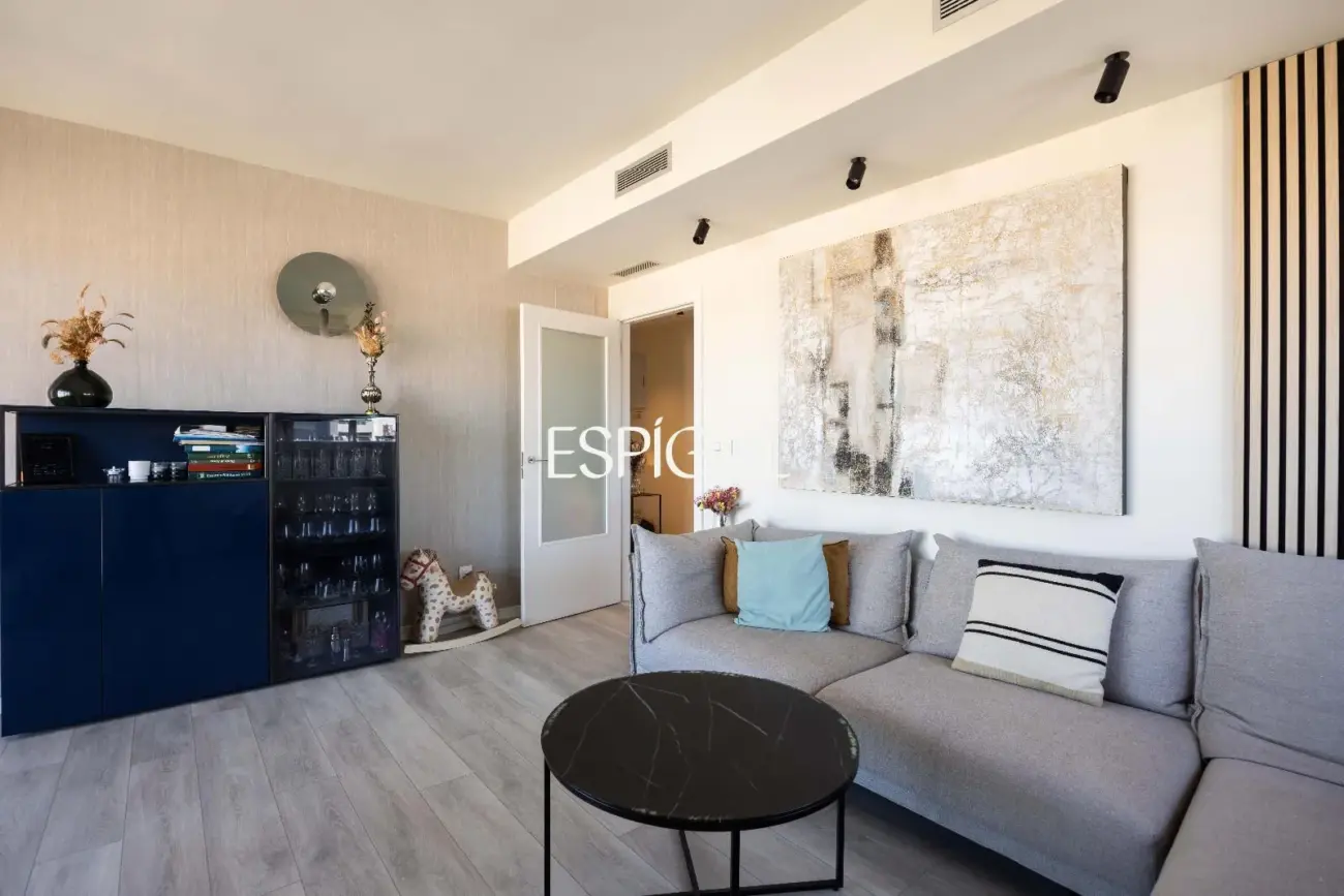 Piso seminuevo de 2 habitaciones y gran terraza con vistas al mar en el Port de Badalona