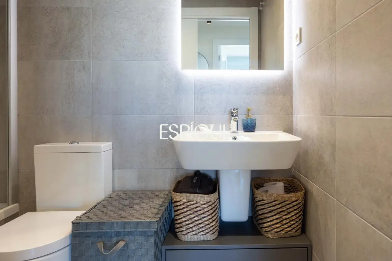 Piso seminuevo de 2 habitaciones y gran terraza con vistas al mar en el Port de Badalona