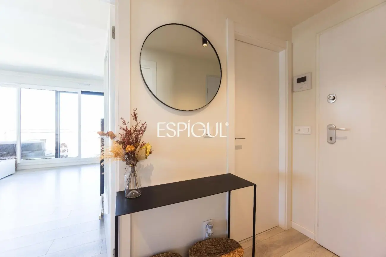 Piso seminuevo de 2 habitaciones y gran terraza con vistas al mar en el Port de Badalona