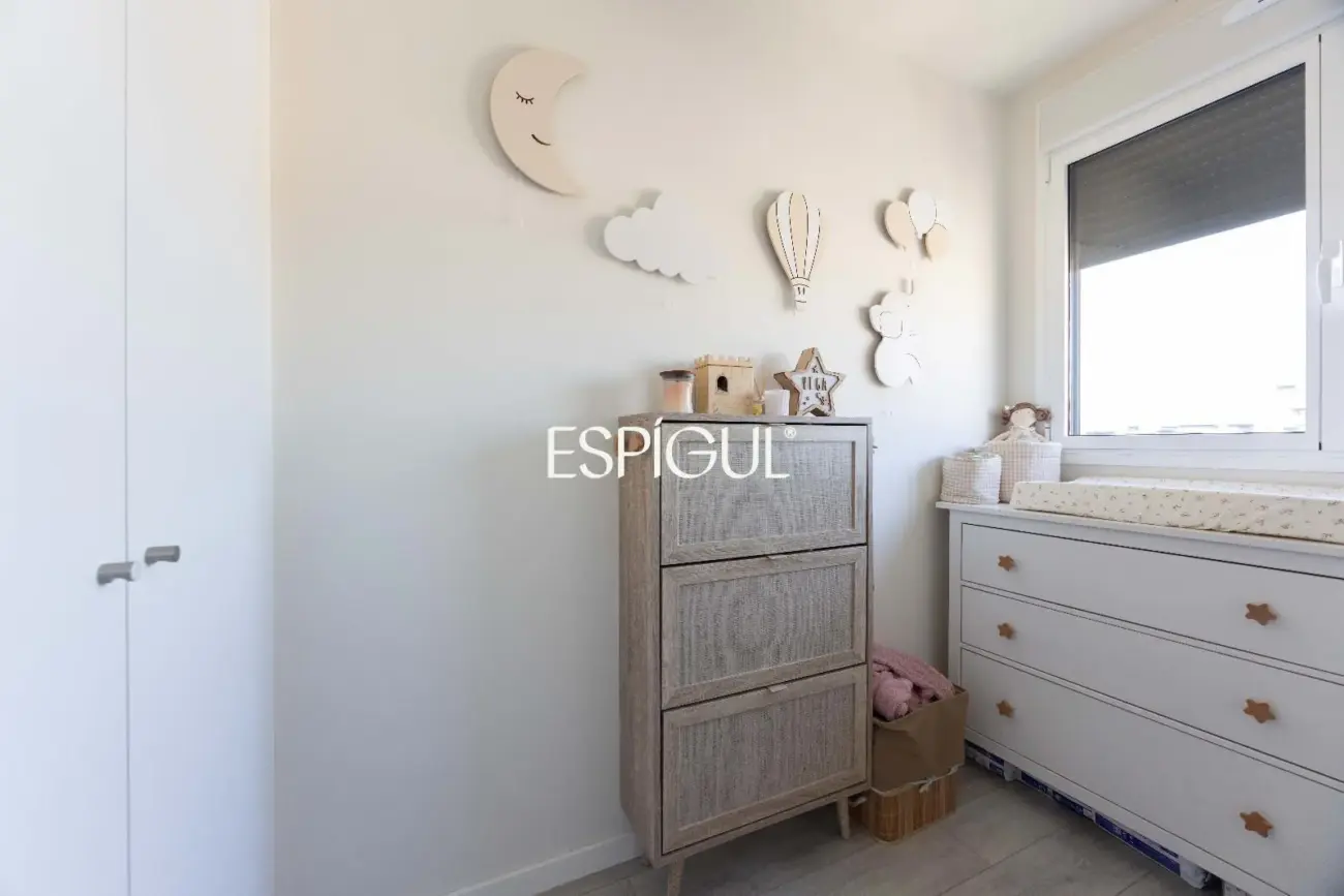 Piso seminuevo de 2 habitaciones y gran terraza con vistas al mar en el Port de Badalona