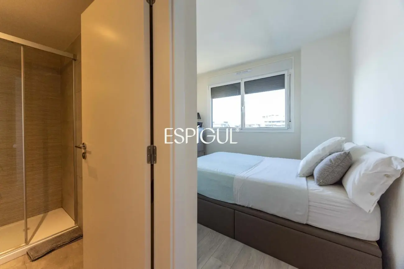 Piso seminuevo de 2 habitaciones y gran terraza con vistas al mar en el Port de Badalona