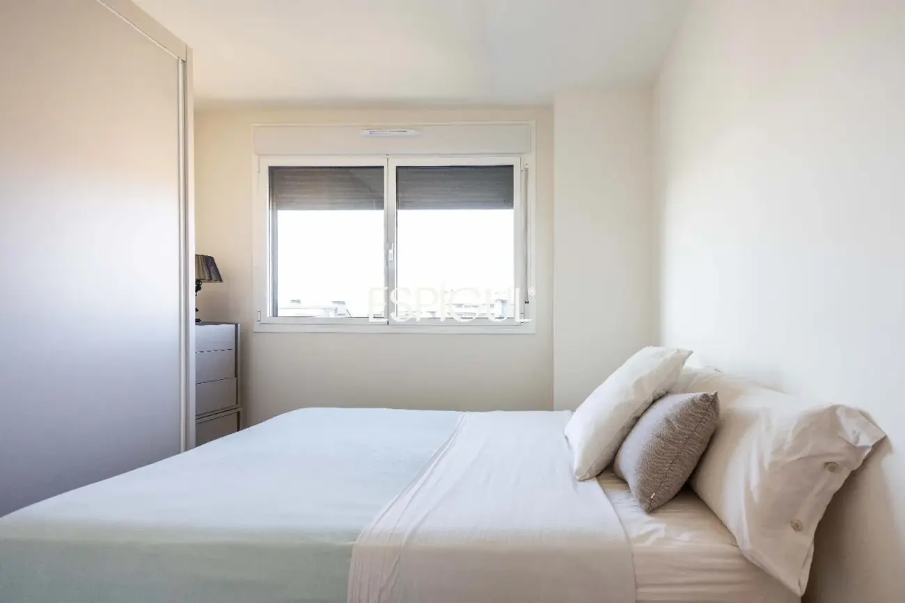 Piso seminuevo de 2 habitaciones y gran terraza con vistas al mar en el Port de Badalona