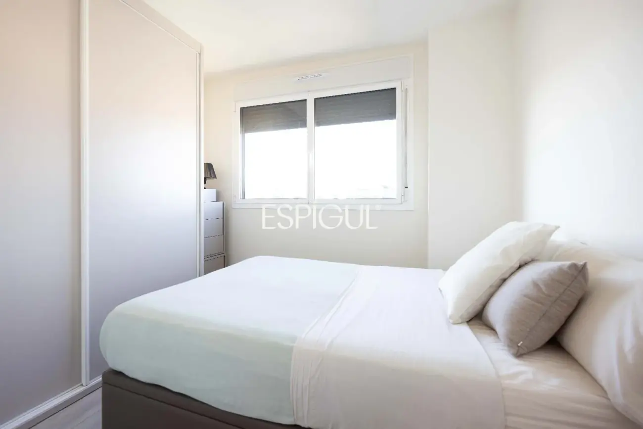 Piso seminuevo de 2 habitaciones y gran terraza con vistas al mar en el Port de Badalona