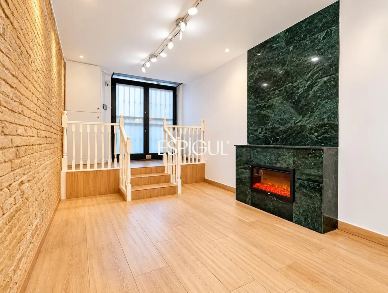 Planta baja con terraza privada en Poble-sec