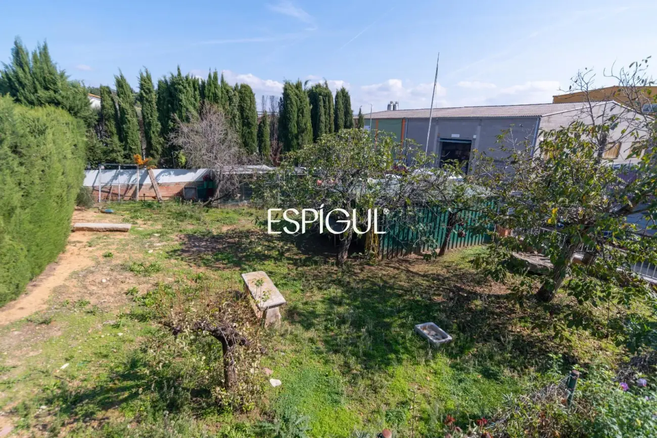 Terrain constructible avec piscine à vendre à Vilablareix