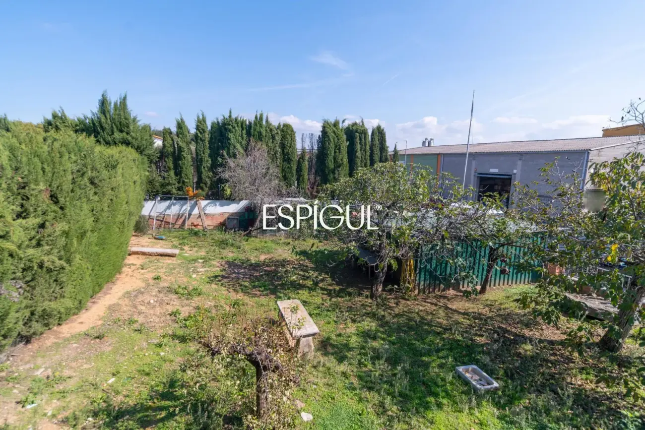 Terrain constructible avec piscine à vendre à Vilablareix