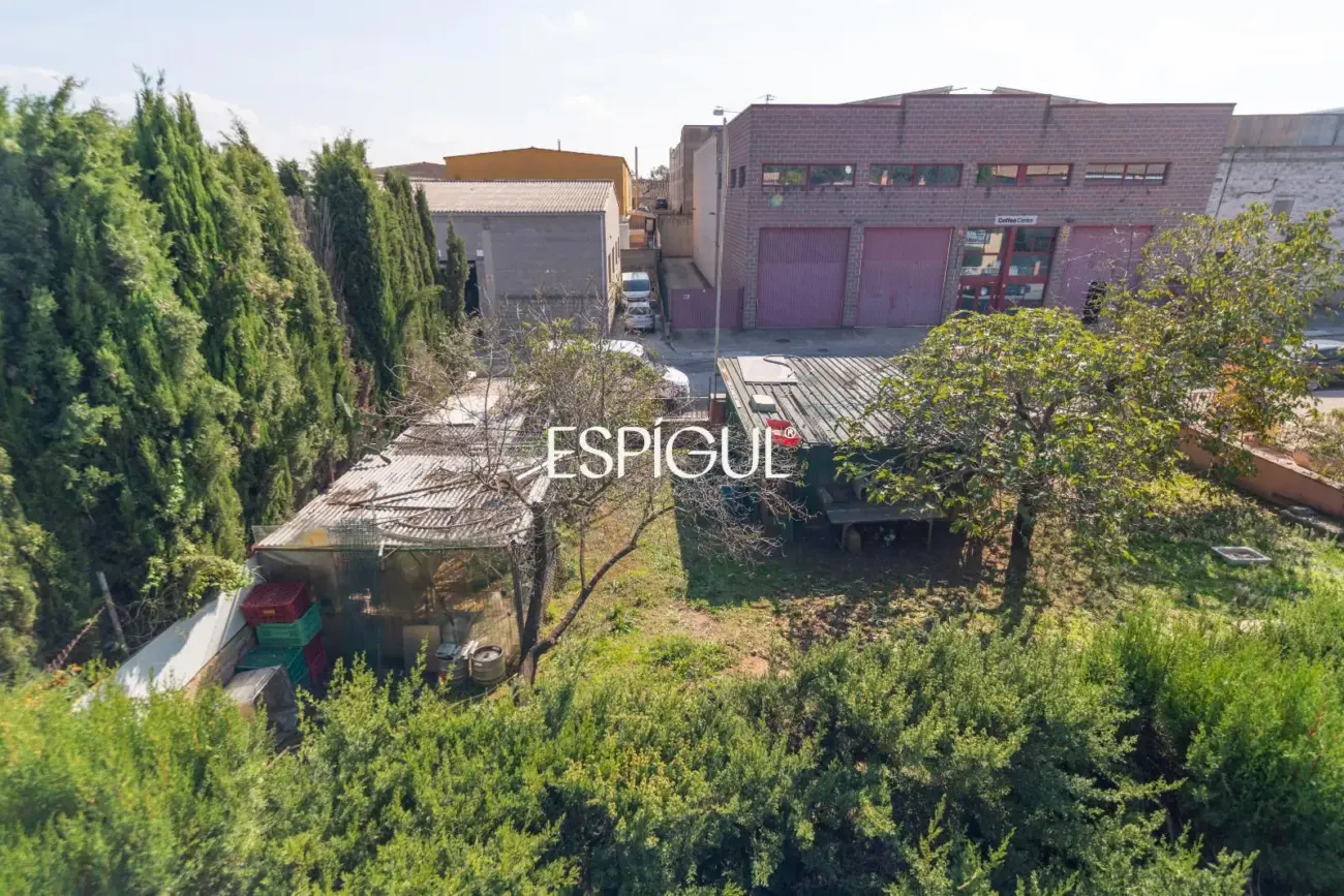 Terrain constructible avec piscine à vendre à Vilablareix
