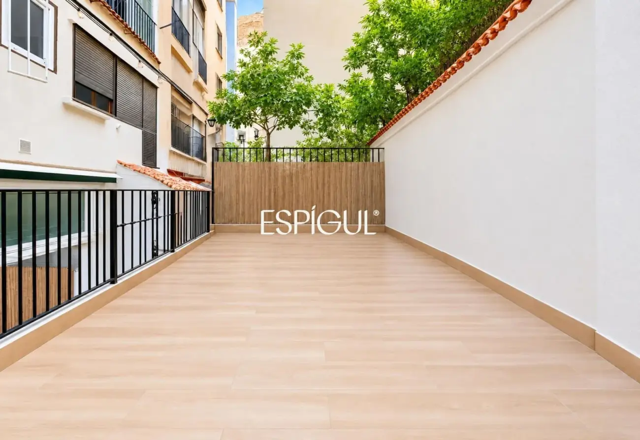 Habitatge amb terrassa i potencial a Poble-sec